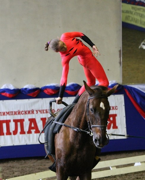 Череповчанка Вита Болтунова стала чемпионкой России по вольтижировке