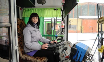 Лариса Баруздина - единственная женщина-водитель в Череповце