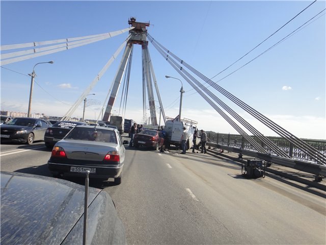 ДТП на Октябрьском мосту 20 мая 2013 в Череповце, фото