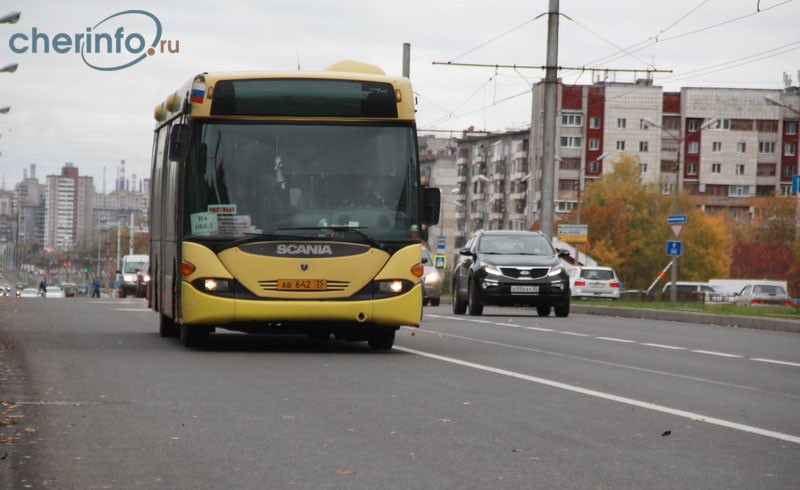 Водители автобусов в Череповце соблюдают графики движения, но не хотят внимать запрету на курение в салоне