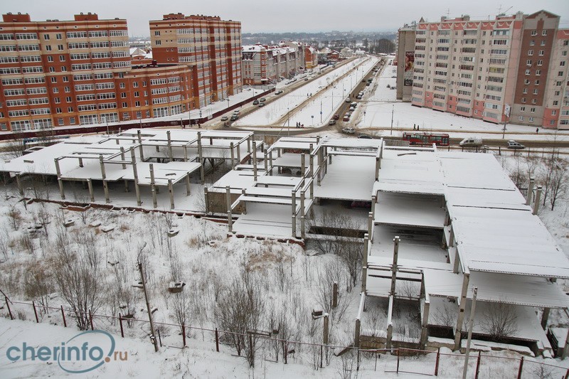 На месте долгостроя на улице Ленинградской в Череповце появится многофункциональный торгово-деловой комплекс