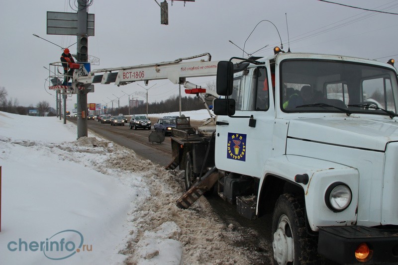 На перекрестке Октябрьского проспекта и улицы Матуринской сегодня заработала дополнительная стрелка светофора