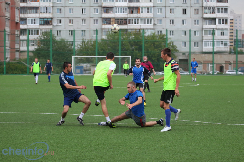 Турнир по дворовому футболу в Череповце стартовал под проливным дождем