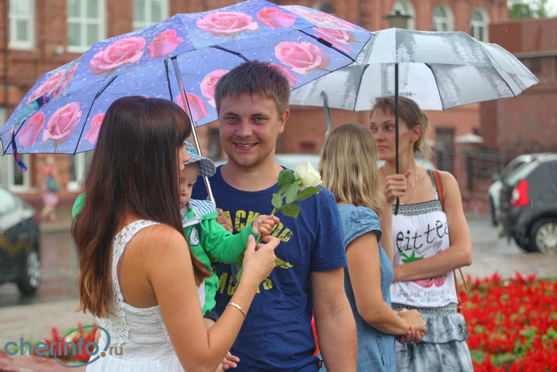 Флэш-моб женственности на площади Милютина прошел 1 августа 2014 г.