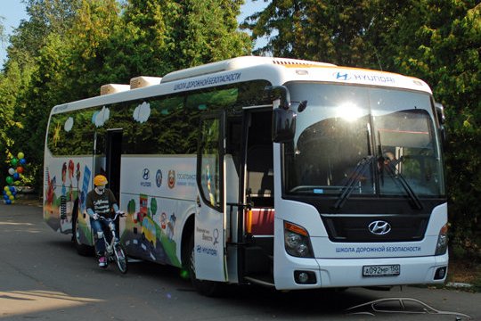 Детский обучающий автобус, имитирующий ДТП и задымление, приедет в Череповец