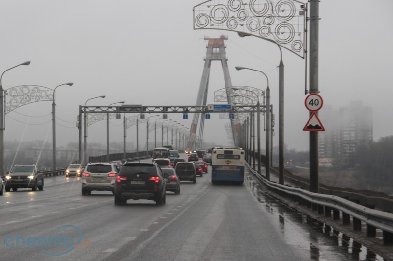 На Октябрьском мосту в Череповце ограничили скорость движения до 40 километров в час