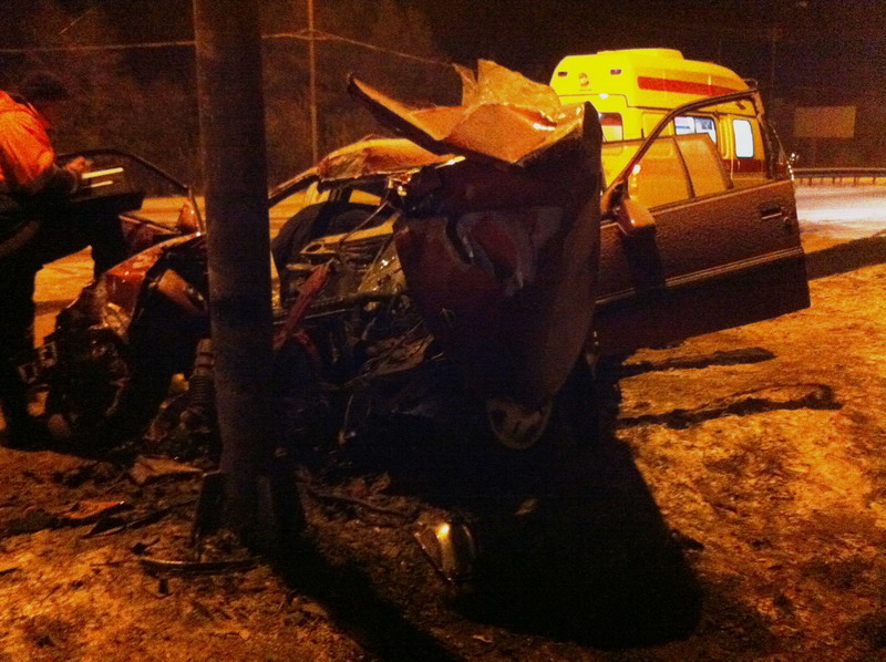 ДТП в Череповце ночью 22 ноября на Кирилловском шоссе, Опель наехал на столб, пассажир погиб
