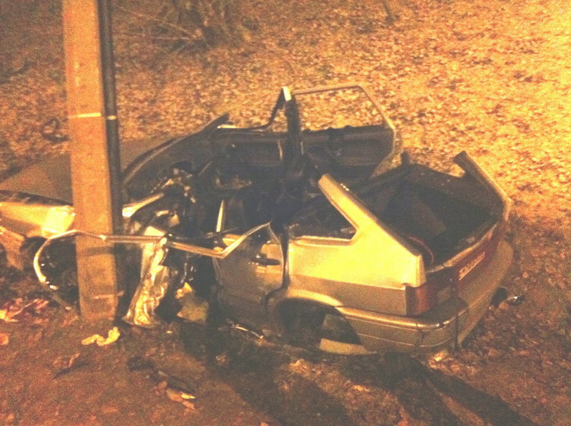 ДТП Ваз 2114 врезался в столб на Судоремонтной в Череповце, водитель и пассажир погибли