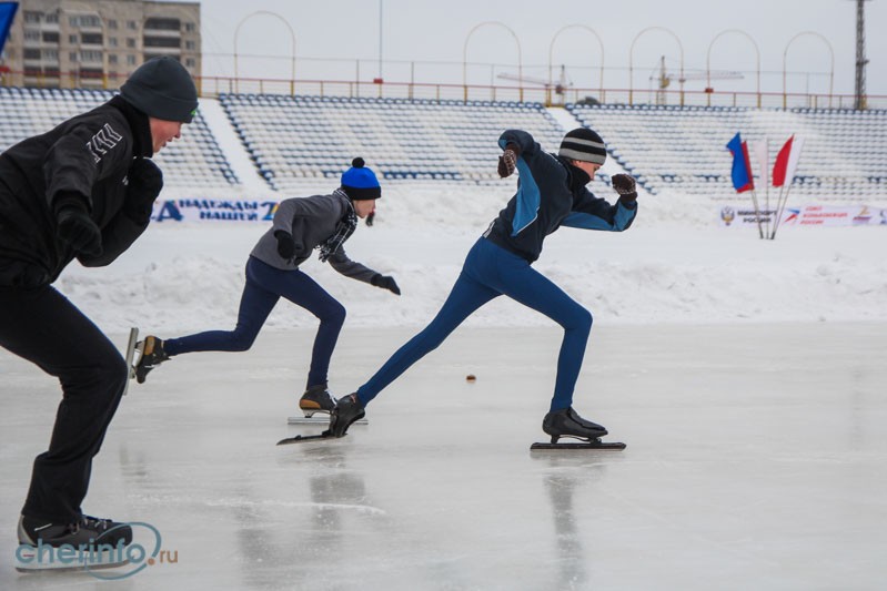 В Череповце состоялись любительские соревнования по конькобежному спорту среди старшеклассников