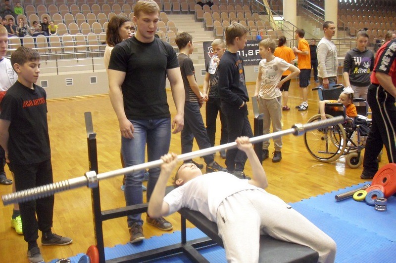 Череповецкие спортсмены выиграли международный детский турнир по пауэрлифтингу