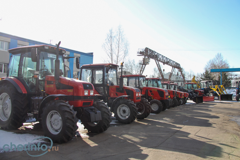 Собранные в Череповце белорусские тракторы будут работать в сфере ЖКХ по всей России