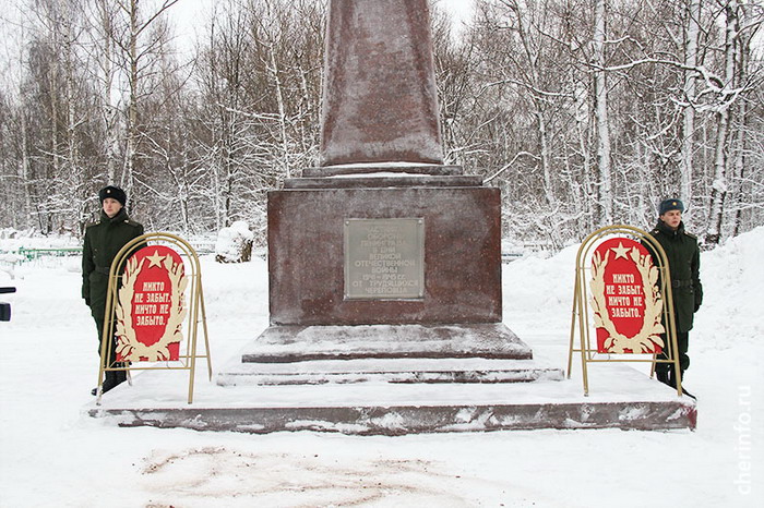 На воинском мемориале в Череповце почтили память блокадников и защитников Ленинграда