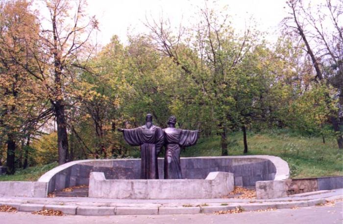 Памятник Афанасию и Феодосию на Соборной горке