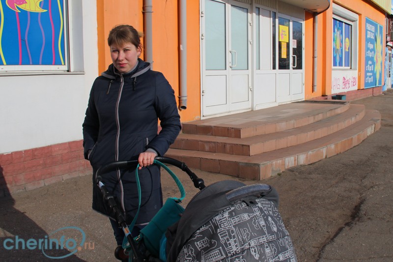 объявление «Просьба по торговому залу с колясками не ходить» молодая мать увидела на входе в магазин тканей на проспекте Победы