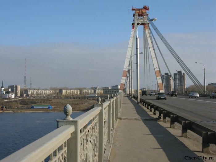 На Октябрьском мосту