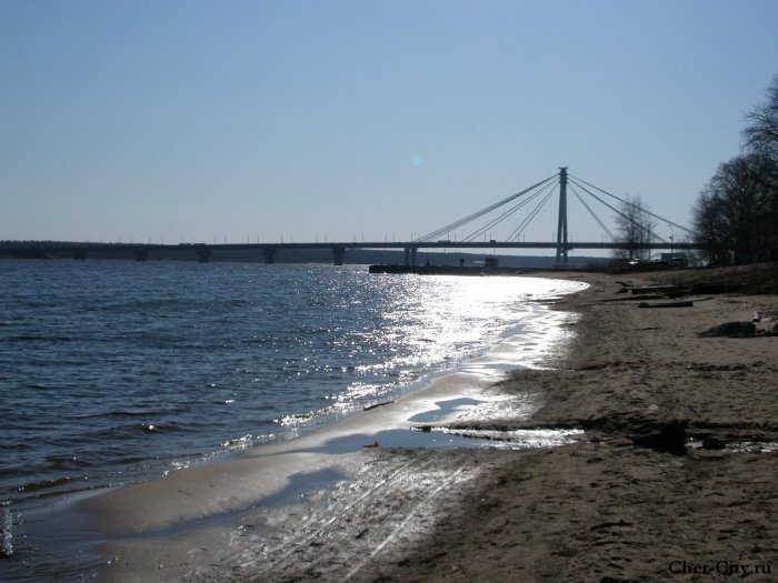 Октябрьский мост весной